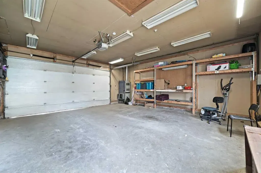 24 Laguna Close NE