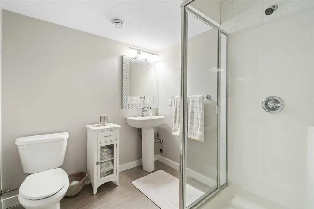 2739 Cochrane Road NW
