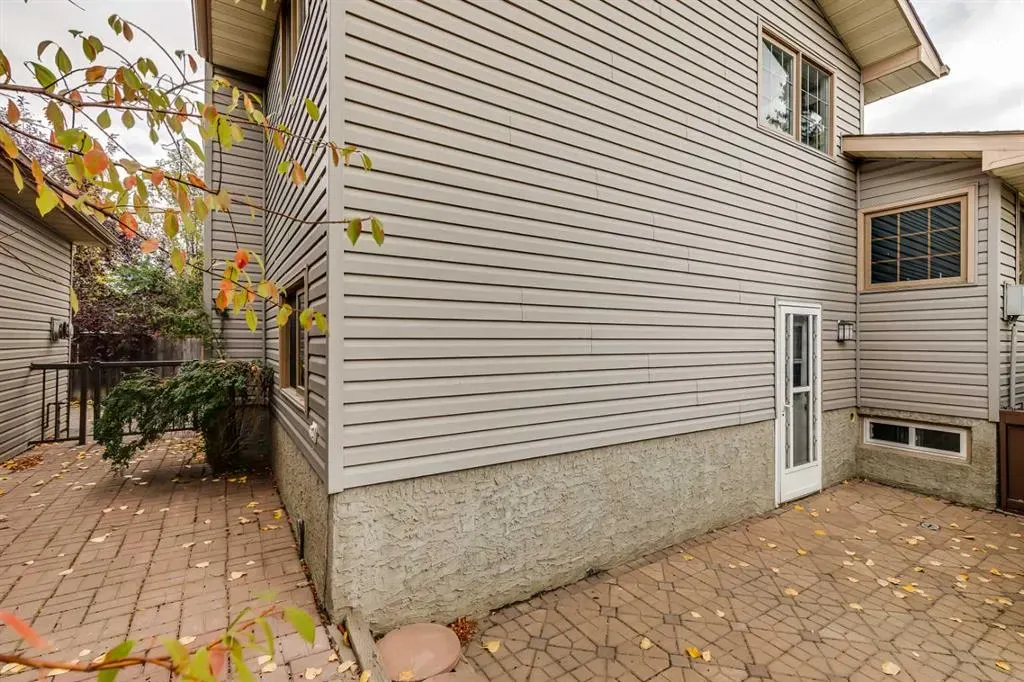 16 Ridgegate Way SW