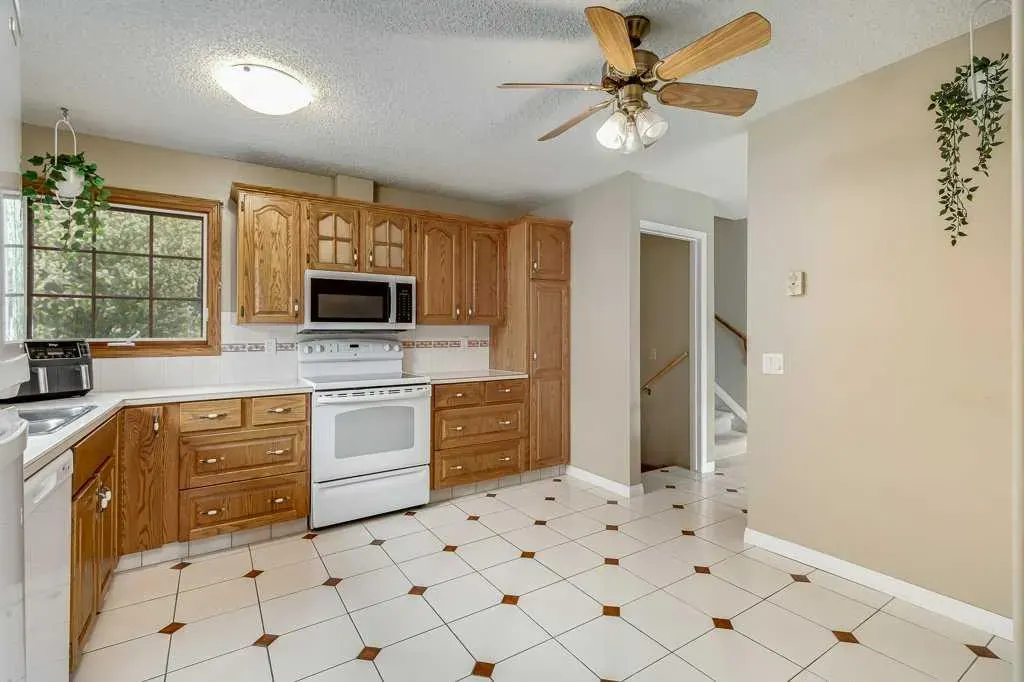 16 Ridgegate Way SW