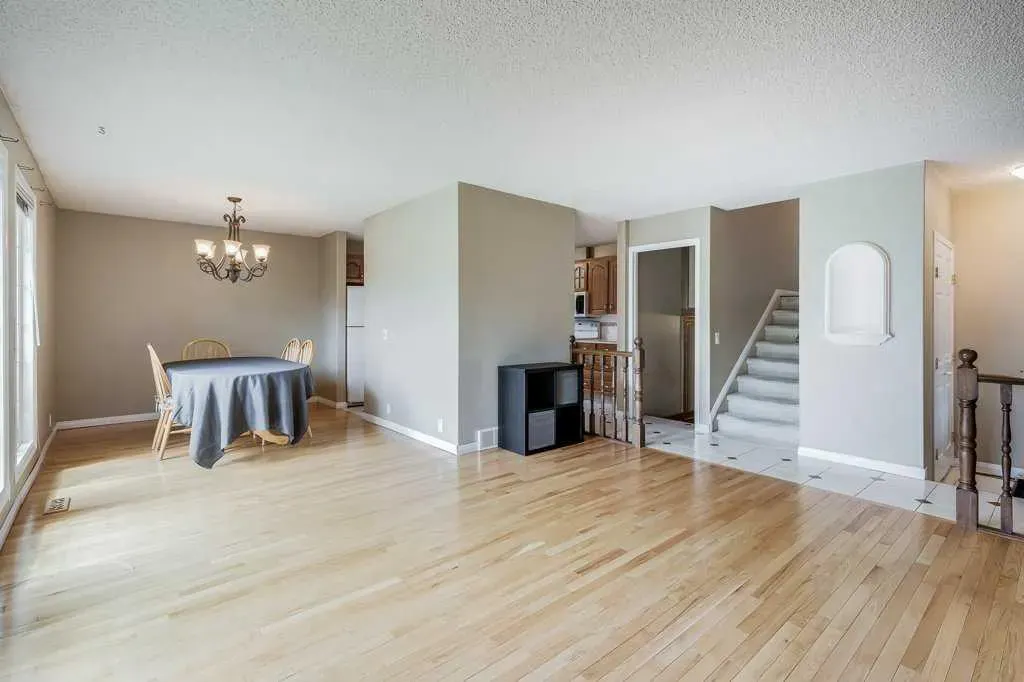 16 Ridgegate Way SW