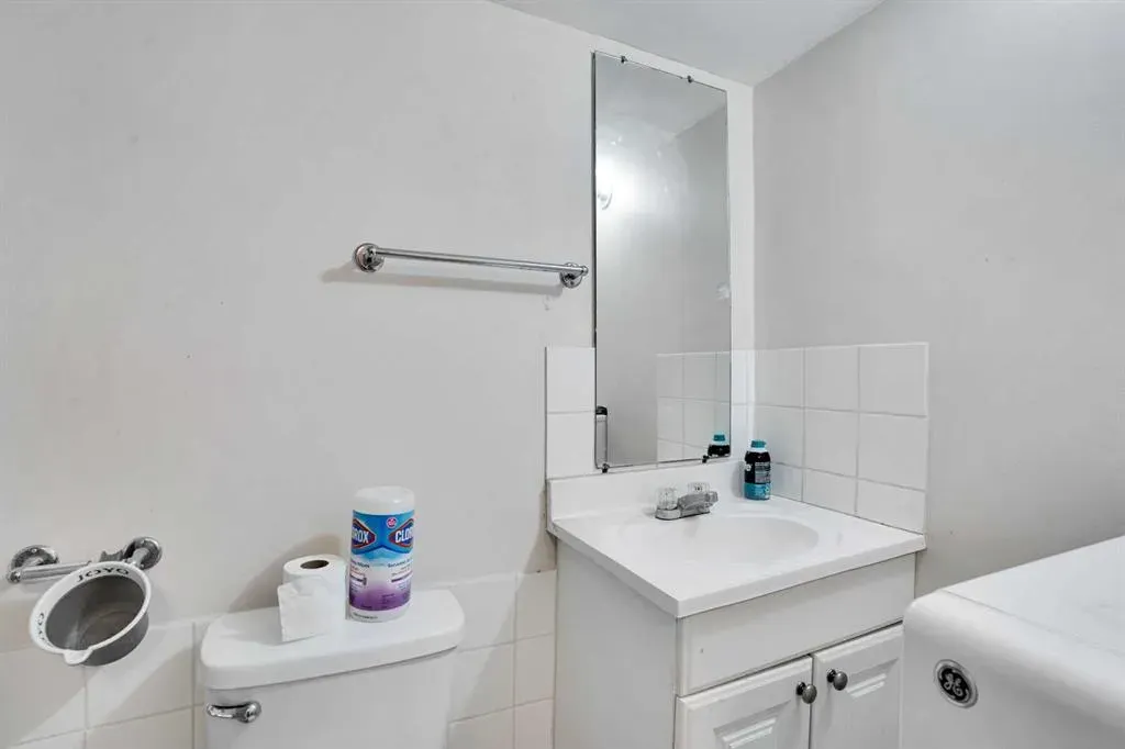 48 WHITWORTH Way NE