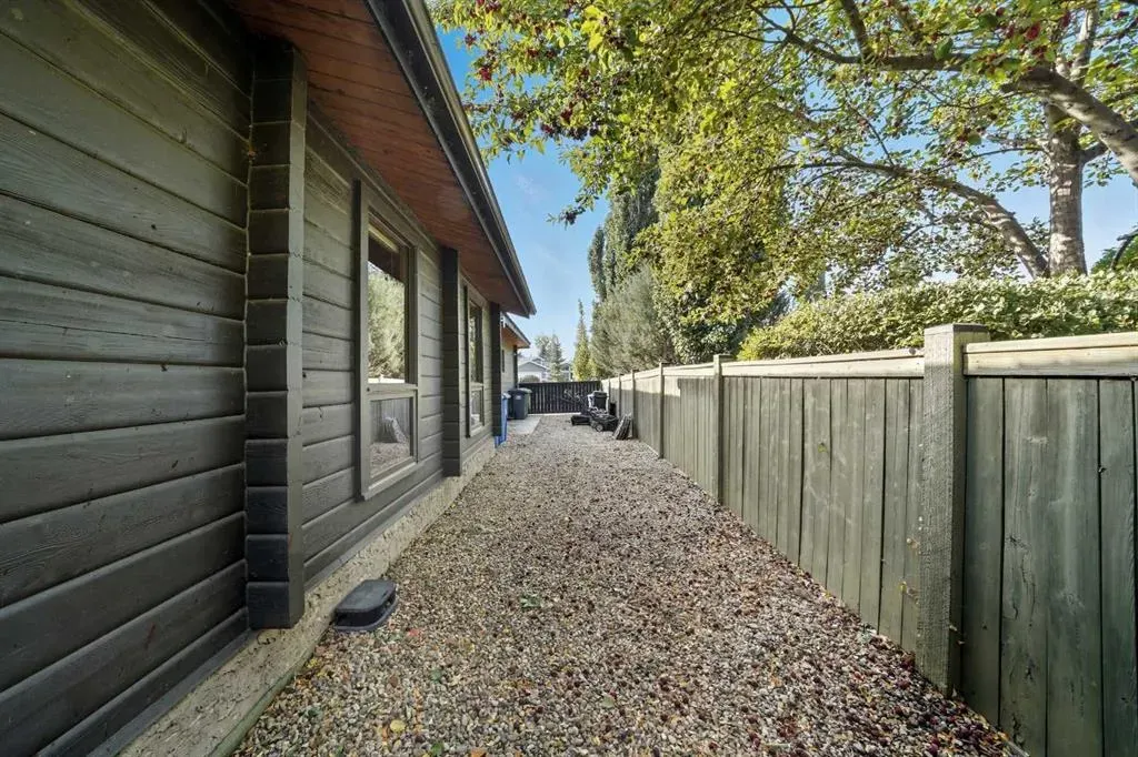 16 Rustic Crescent