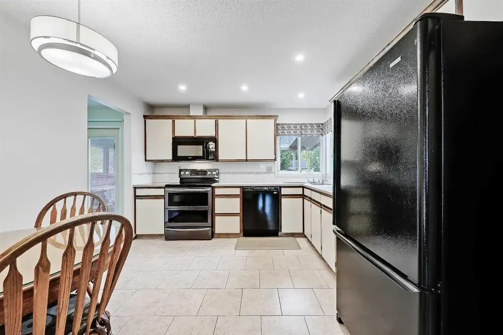 40 Woodview Court SW