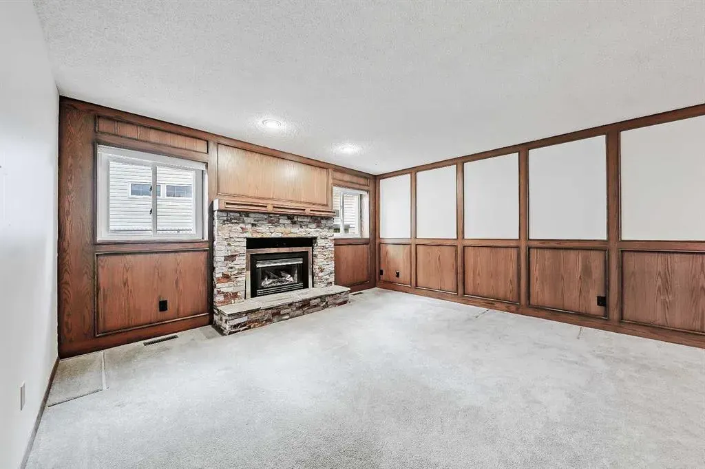 40 Woodview Court SW