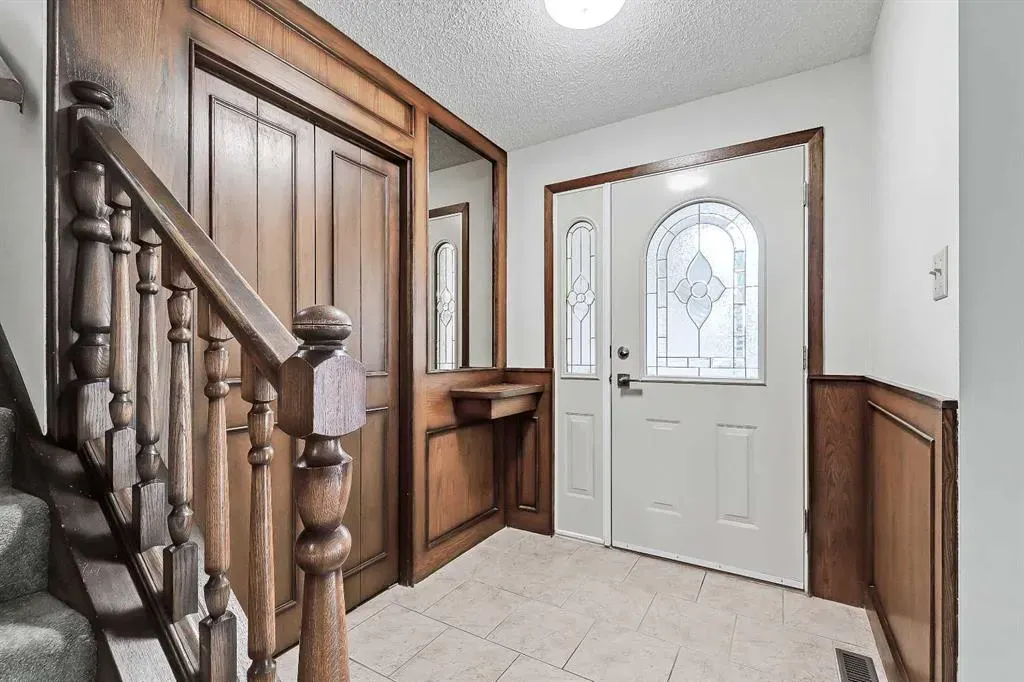 40 Woodview Court SW