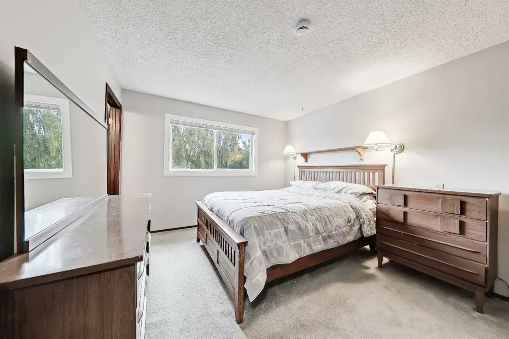 40 Woodview Court SW