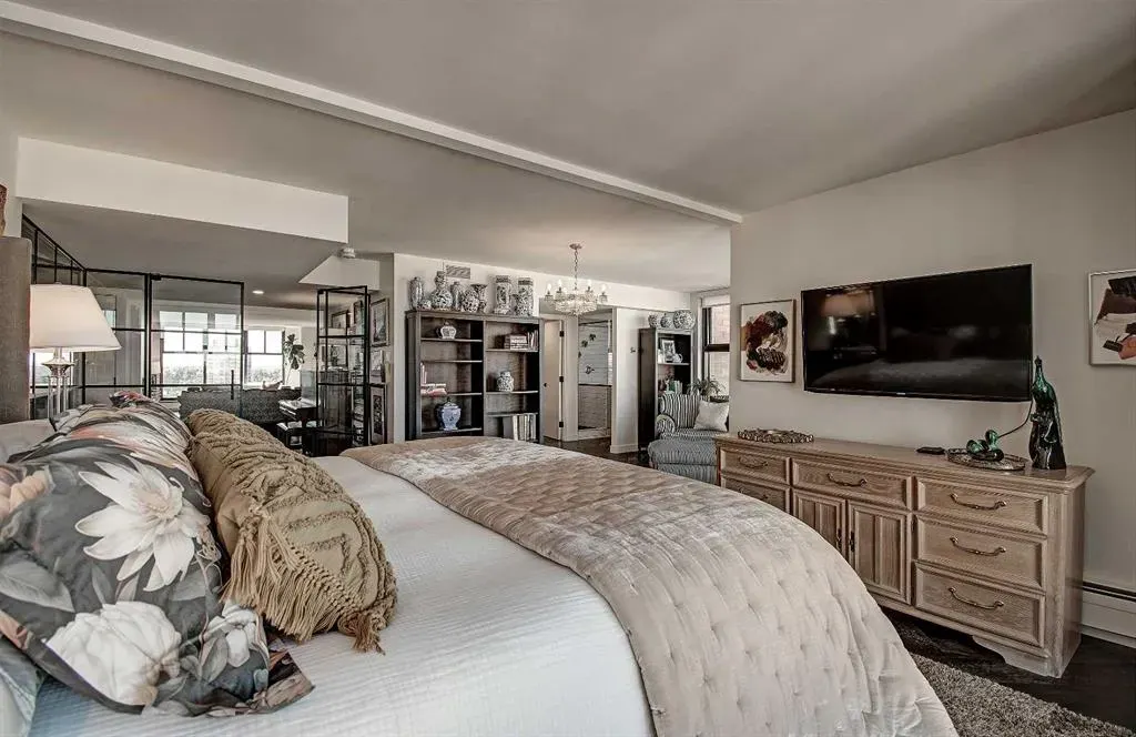 1100 8 Avenue SW, #2403