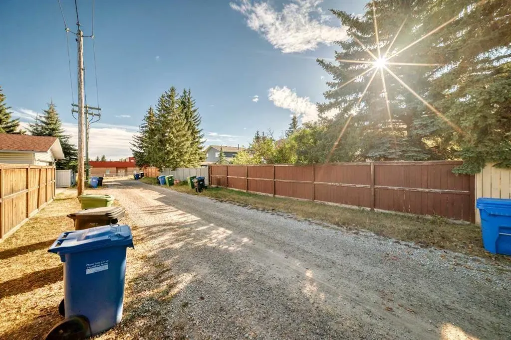 656 Woodbine Boulevard SW