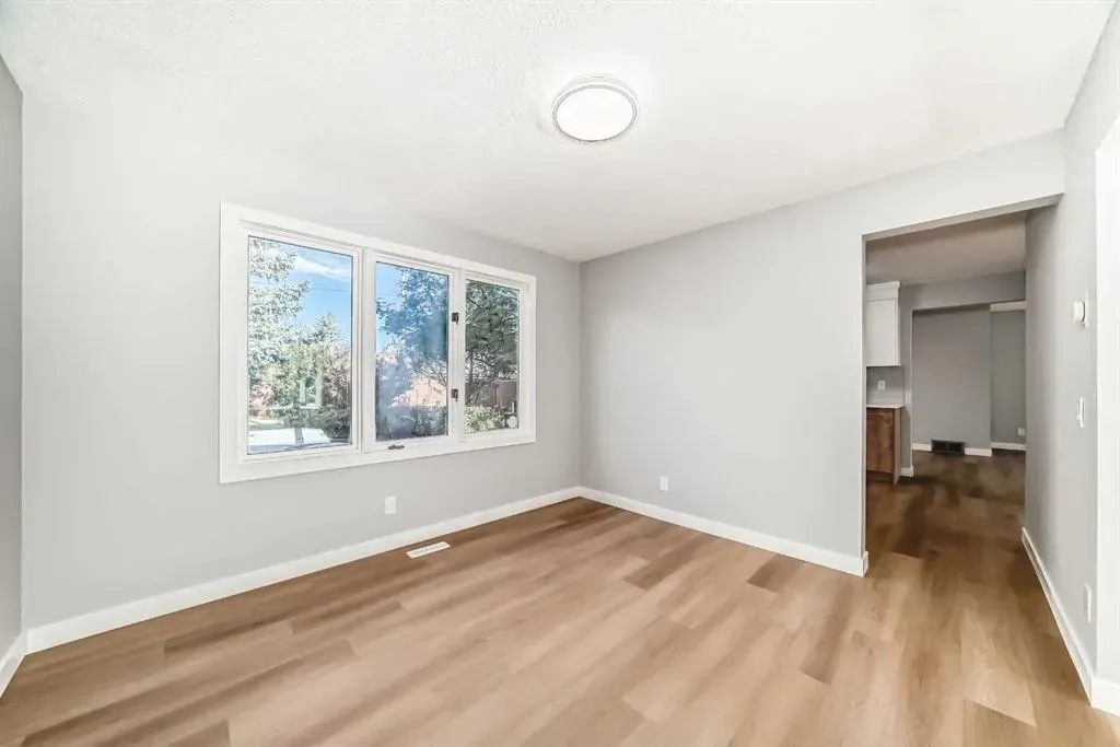 656 Woodbine Boulevard SW