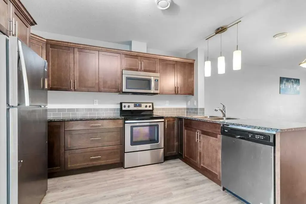 81 Willow Road, #106