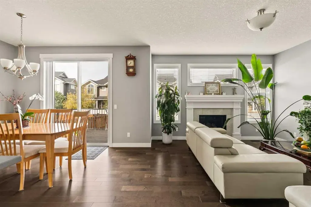 313 Evansglen Drive NW