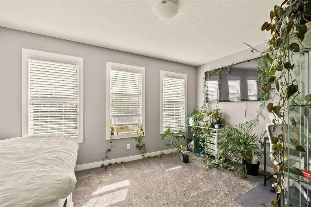 313 Evansglen Drive NW
