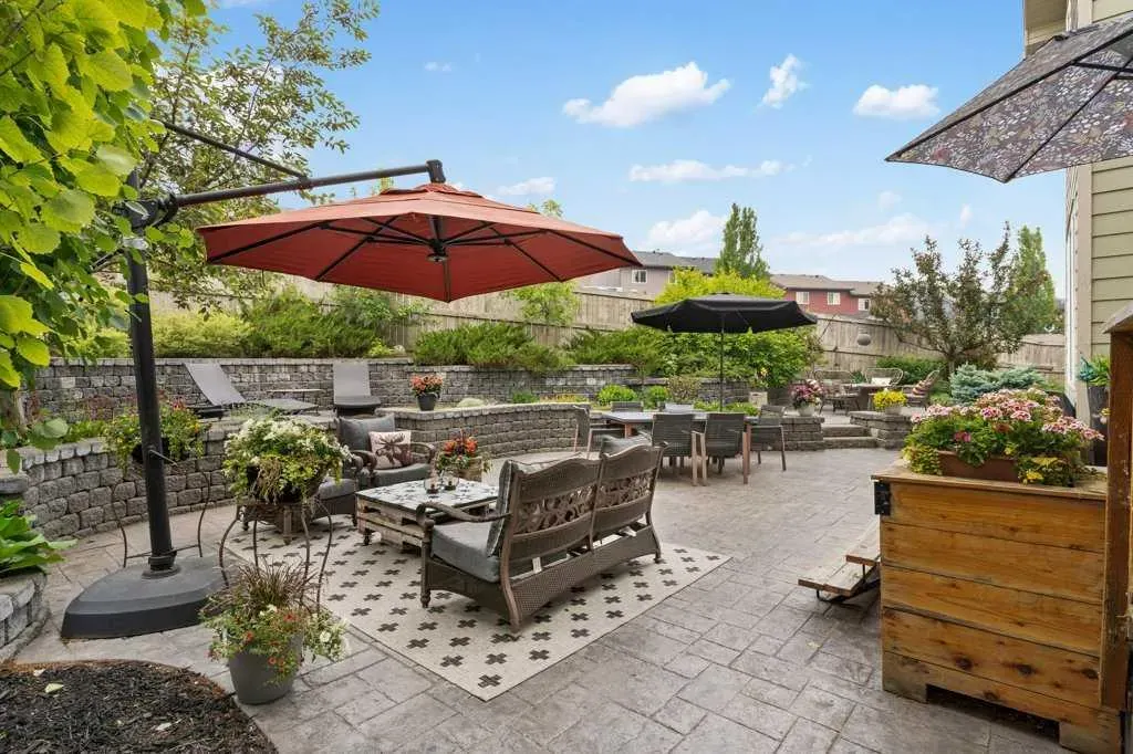 84 Panatella Manor NW