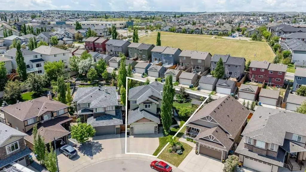 84 Panatella Manor NW
