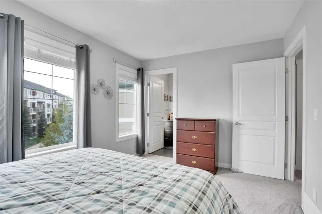 309 Evanston Square NW