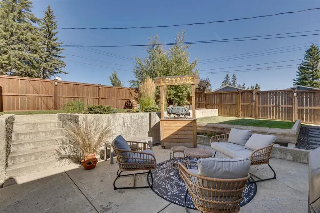 1240 Mapleglade Crescent SE