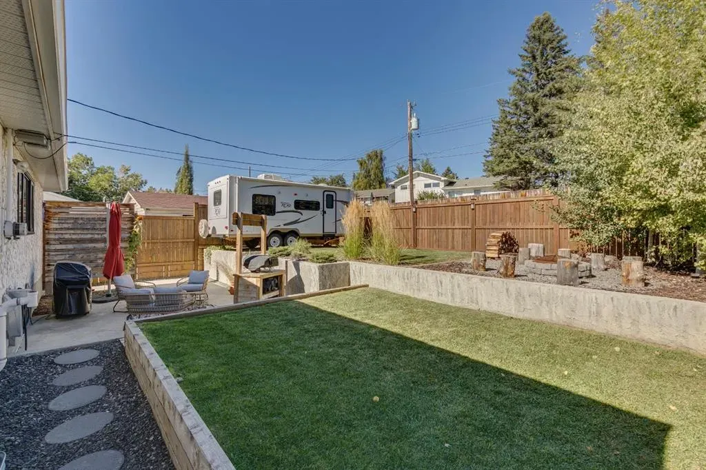 1240 Mapleglade Crescent SE