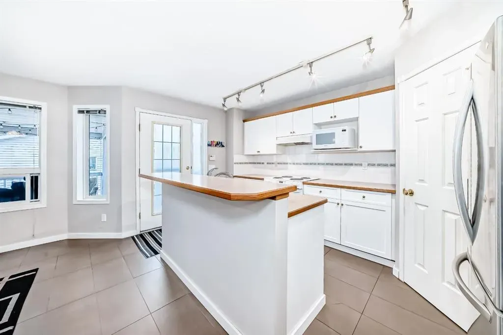 9747 Harvest Hills Link NE