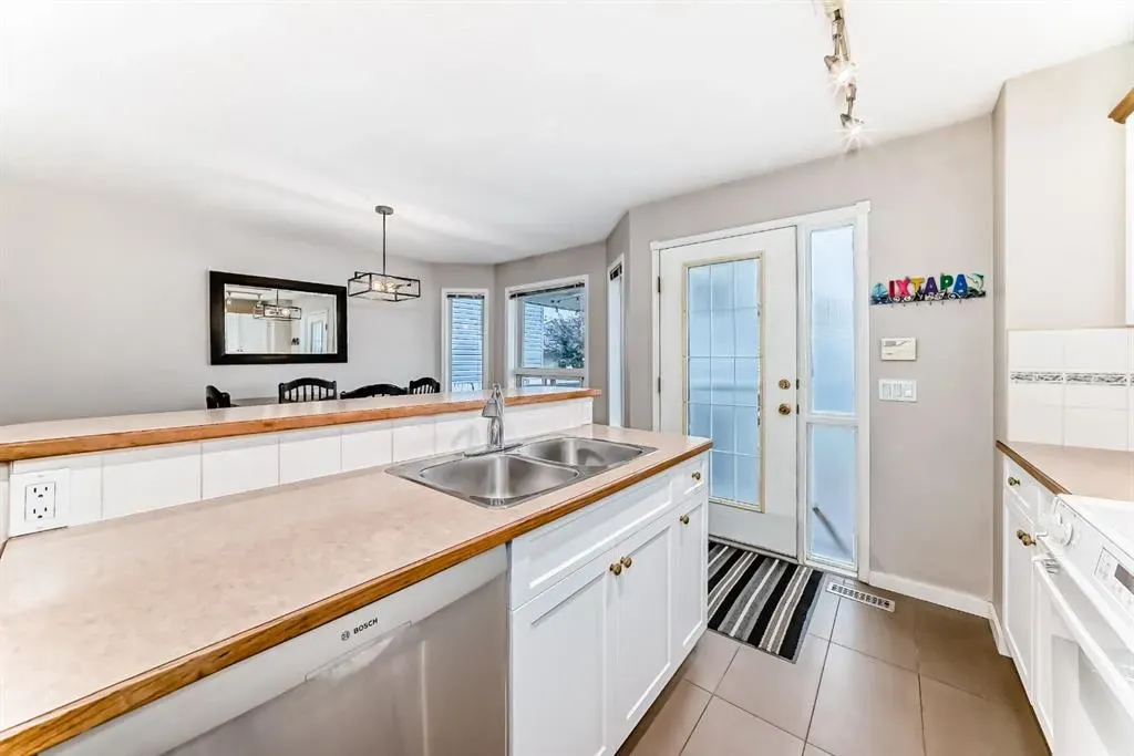 9747 Harvest Hills Link NE
