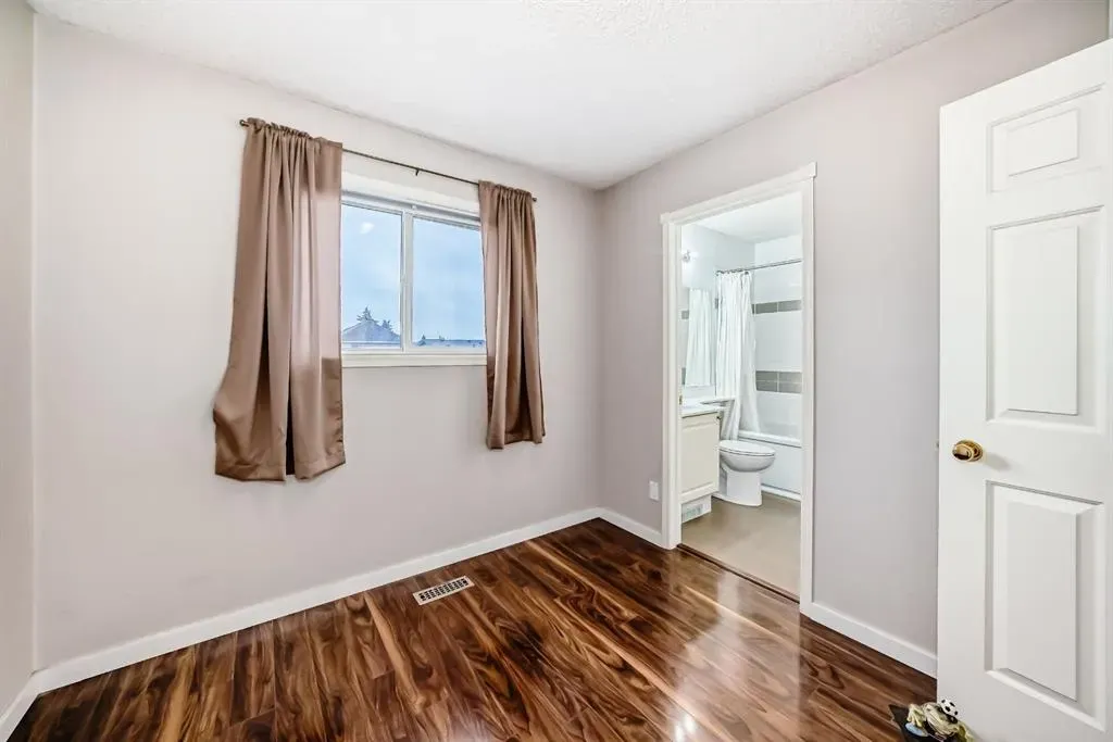 9747 Harvest Hills Link NE