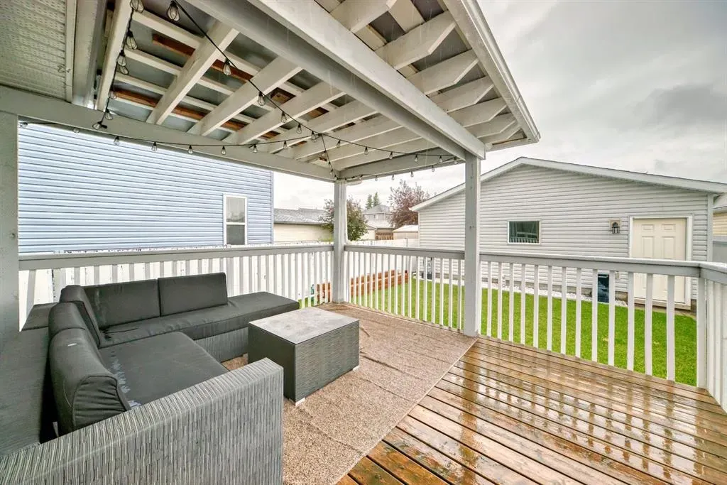 9747 Harvest Hills Link NE