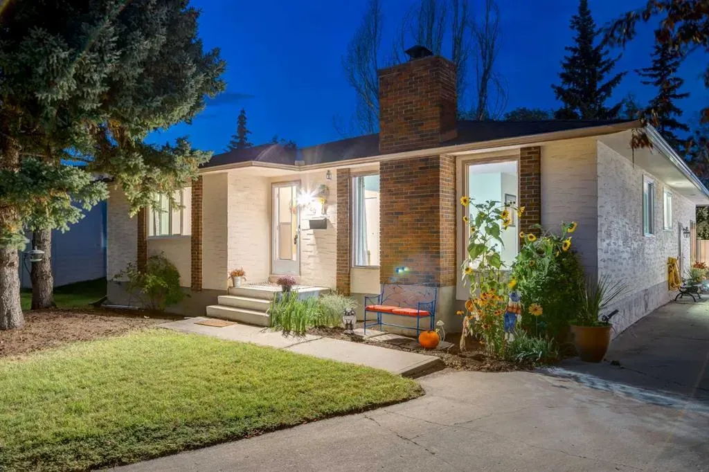 220 Oakridge Place SW