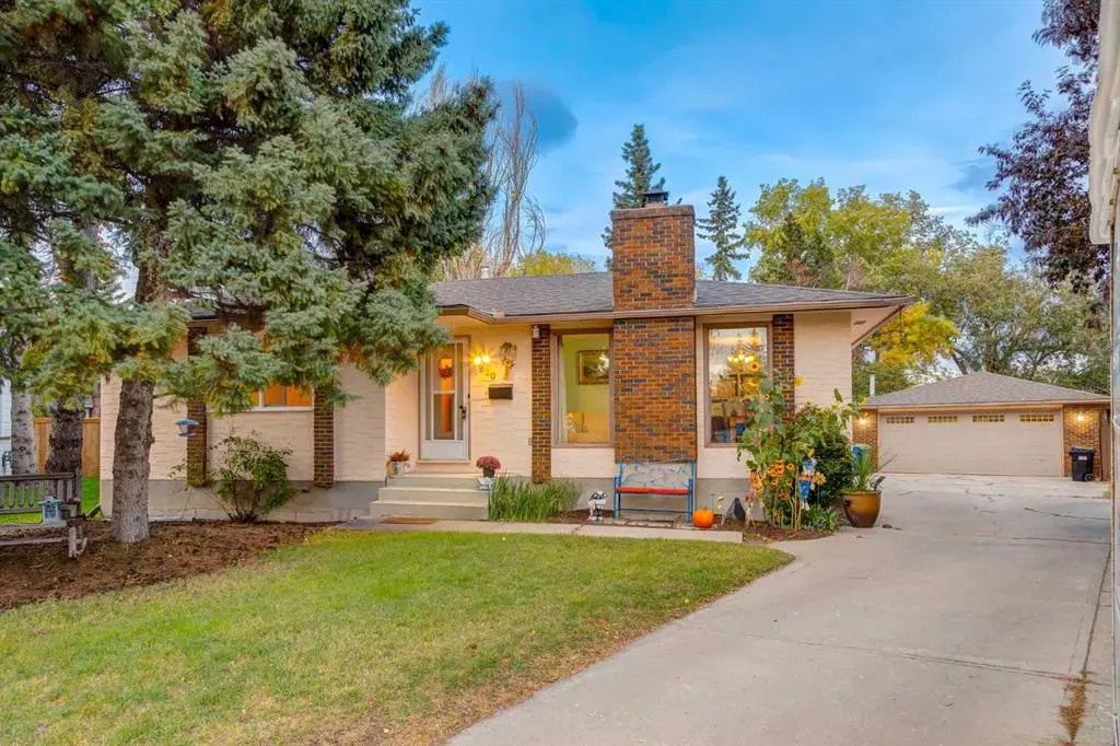 220 Oakridge Place SW