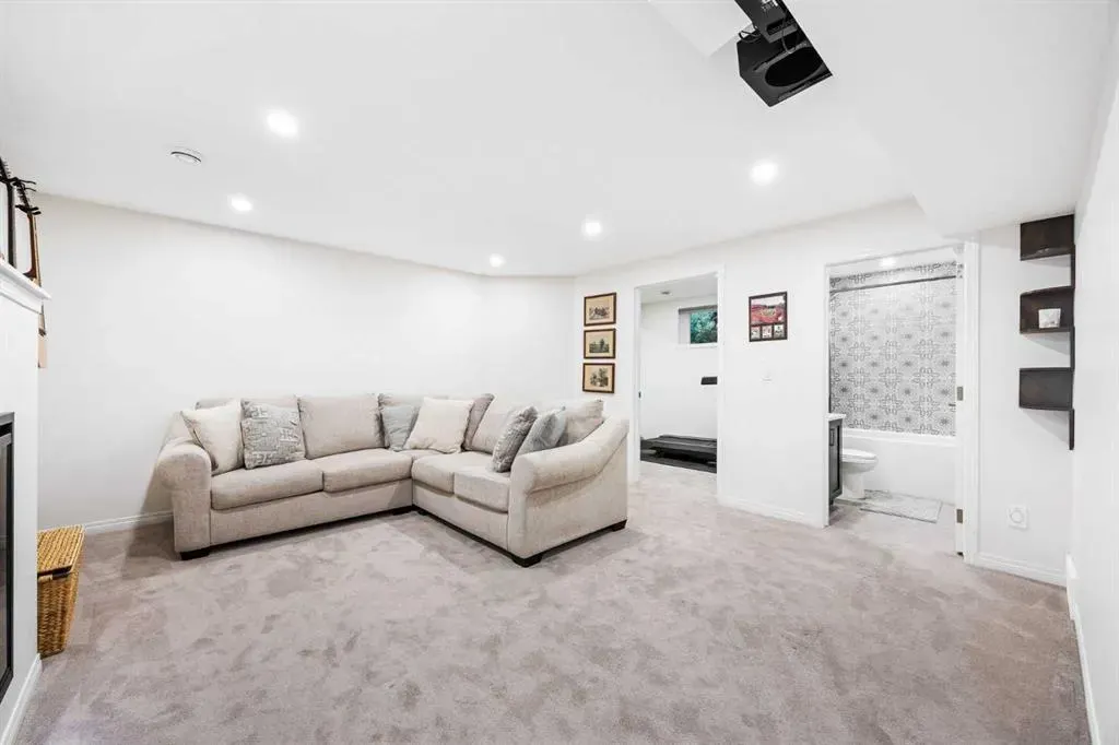 16 Tuscany Ravine Court NW
