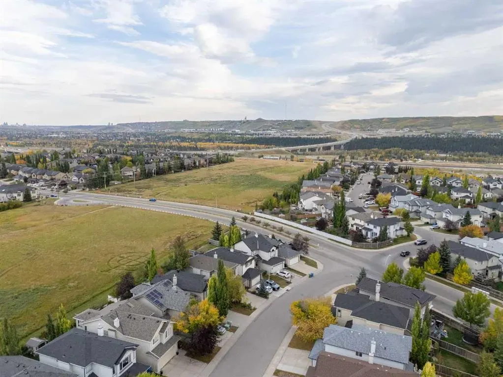 16 Tuscany Ravine Court NW