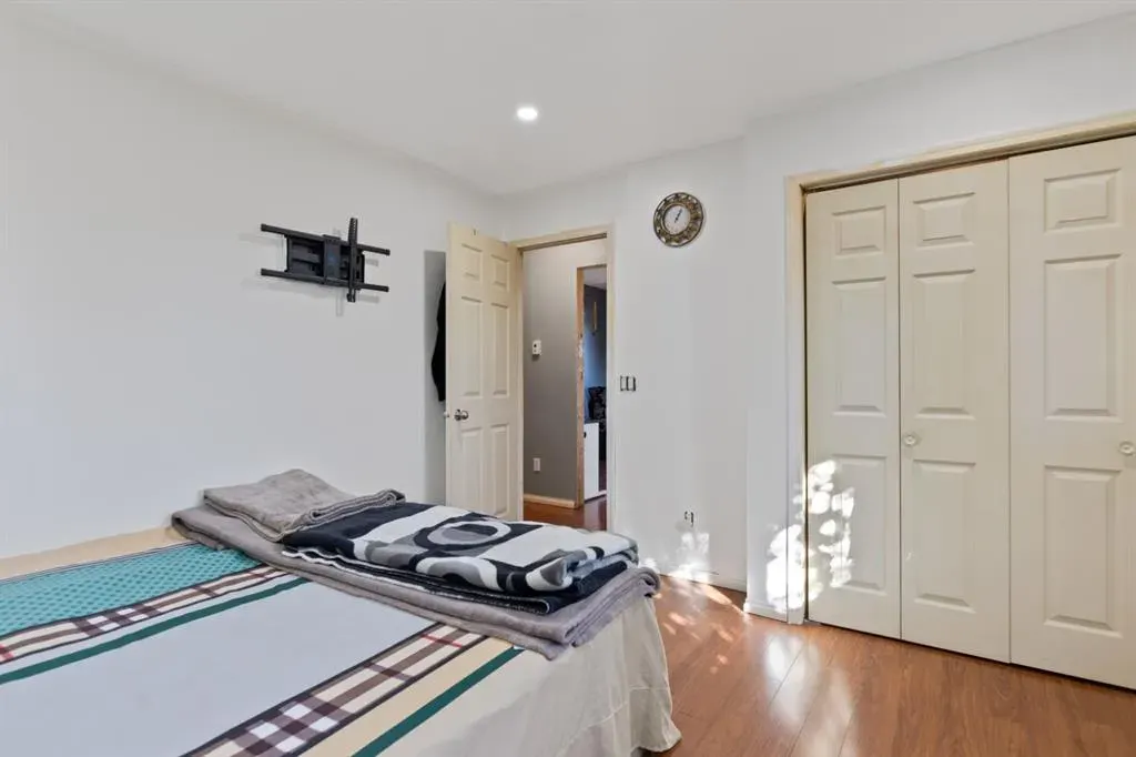 20 Castlegrove Way NE