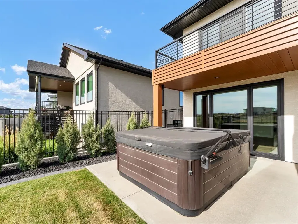 51 Coulee Ridge Drive SW