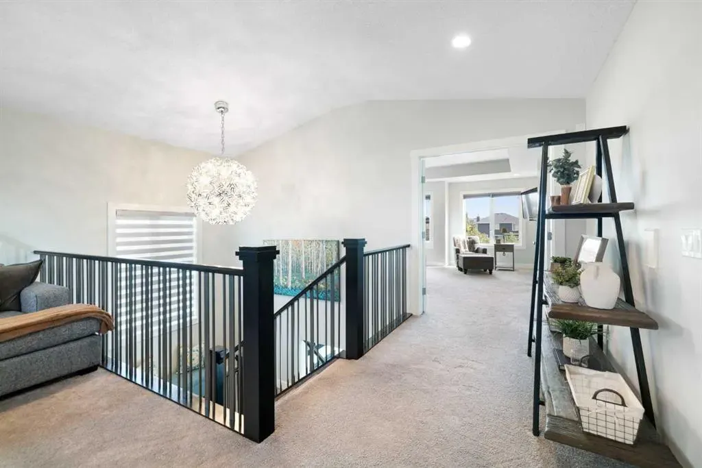 158 Canoe Crescent SW