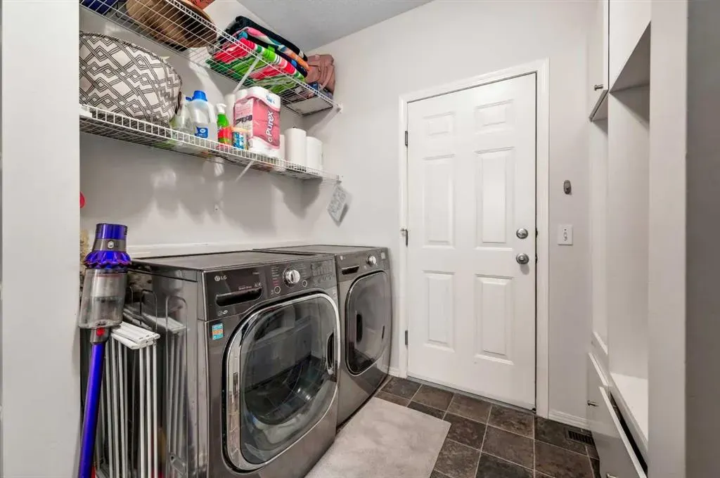 1 Cougarstone Villas SW