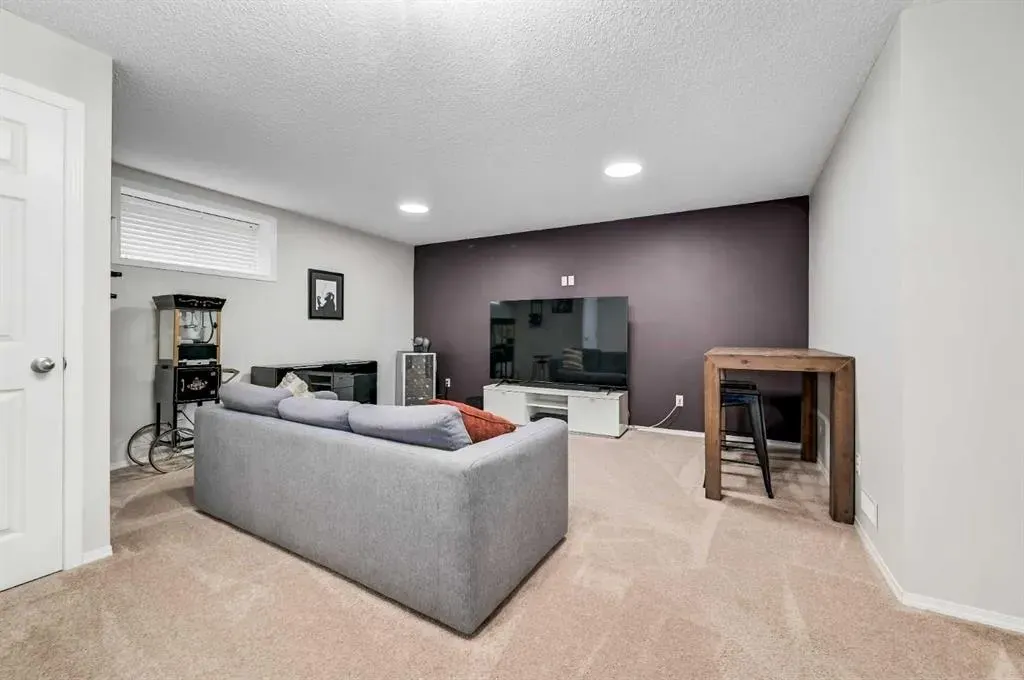 1 Cougarstone Villas SW