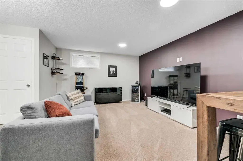1 Cougarstone Villas SW