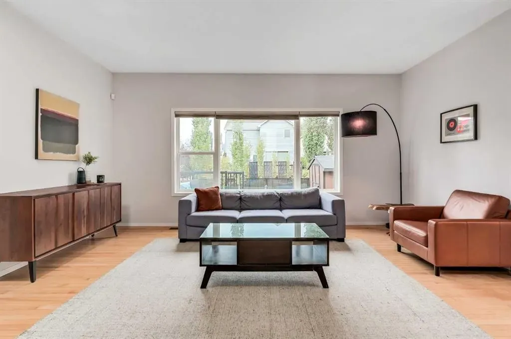 1 Cougarstone Villas SW