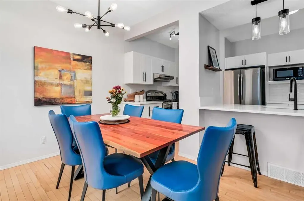 1 Cougarstone Villas SW