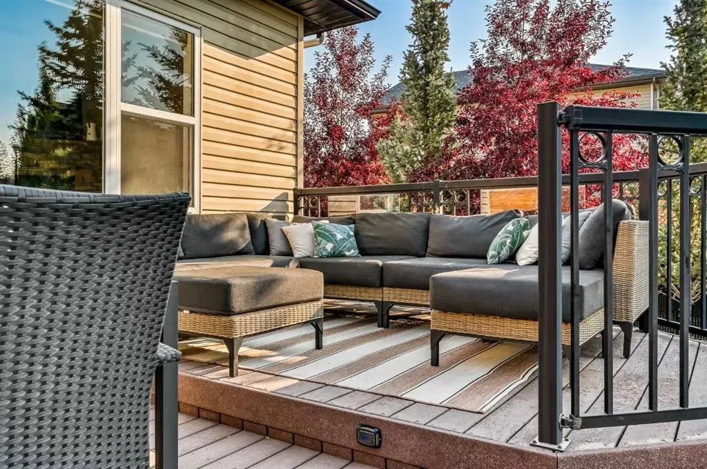 1 Cougarstone Villas SW