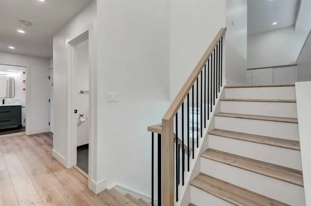 17 Millrise Lane SW