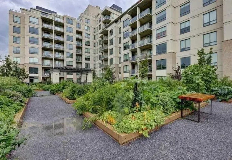 38 9 Street NE, #207