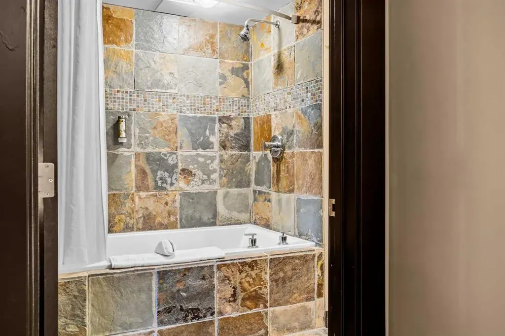 1818 Mountain Avenue, #313(C)