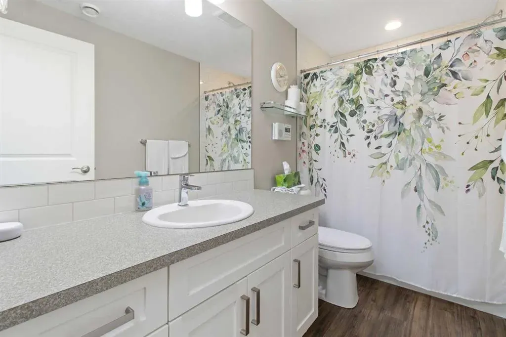 33 Silverado Crest Bay SW