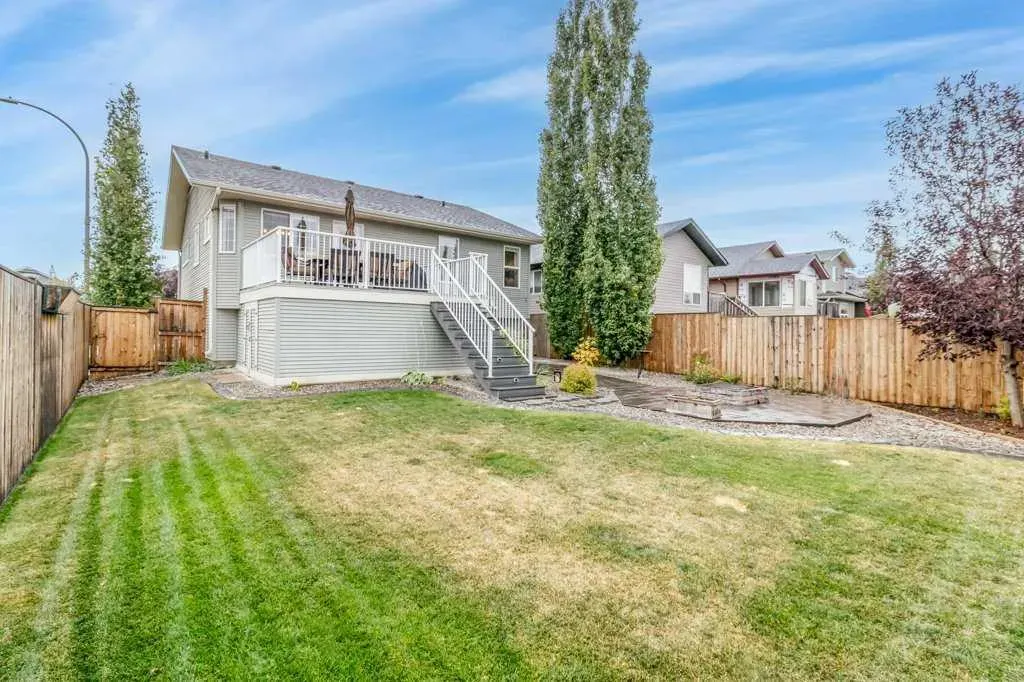 90 Larsen Crescent