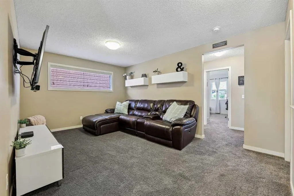 272 Kingsmere Cove SE