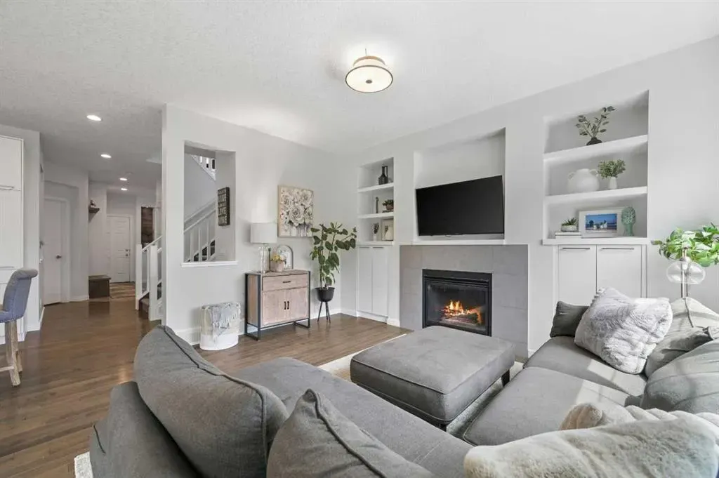 21 Cougar Ridge Close SW