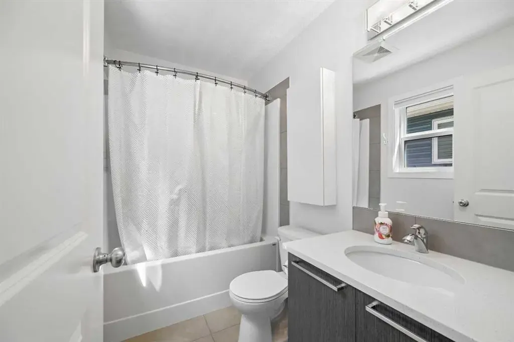21 Cougar Ridge Close SW