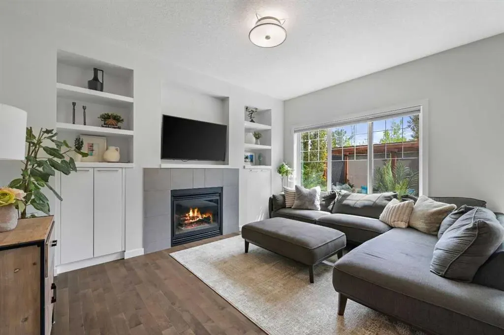 21 Cougar Ridge Close SW