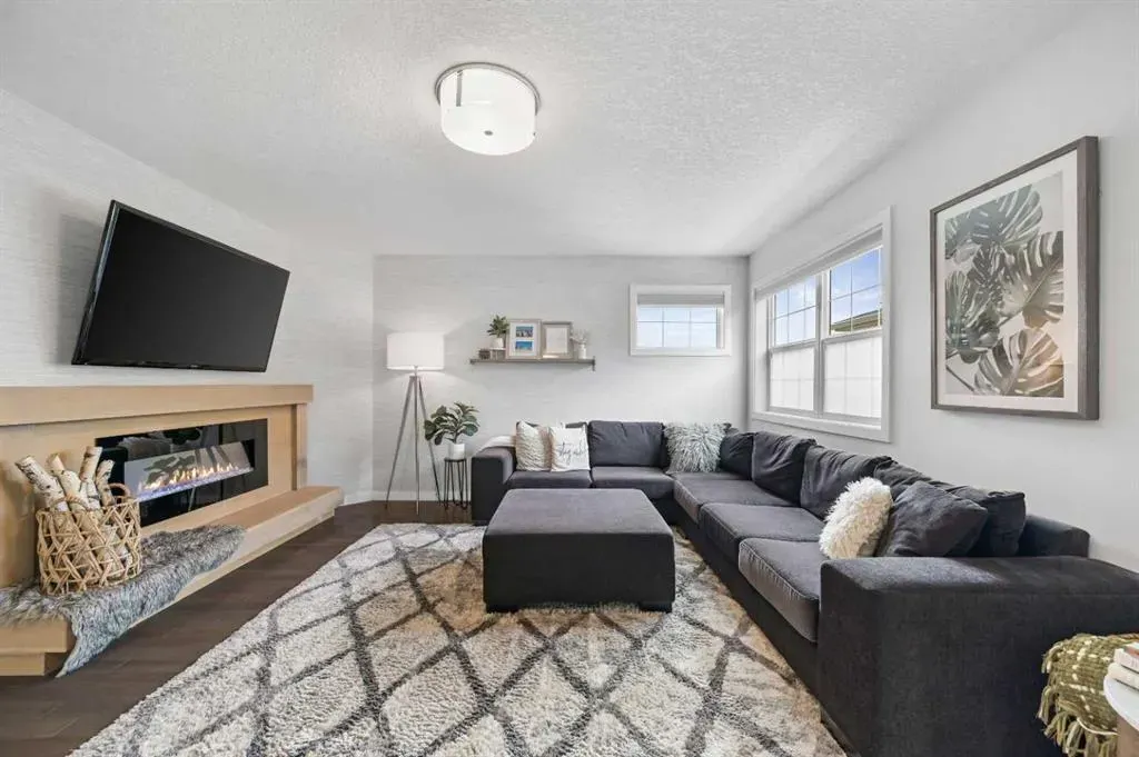 21 Cougar Ridge Close SW