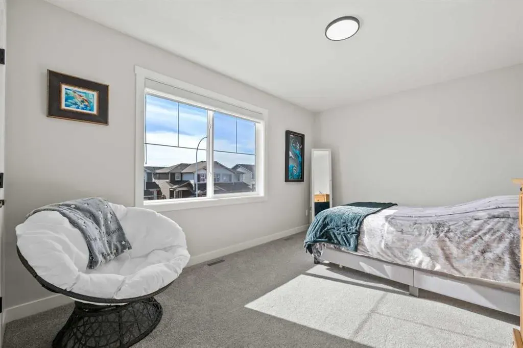 702 Edgefield Crescent